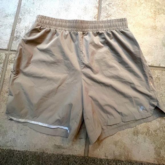 Alphalete Men Studio Shorts 6 Inch Brown / Tan Medium - Picture 1 of 4